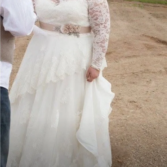 Essense of Australia Wedding Dress D1410 - Picture 4 of 11